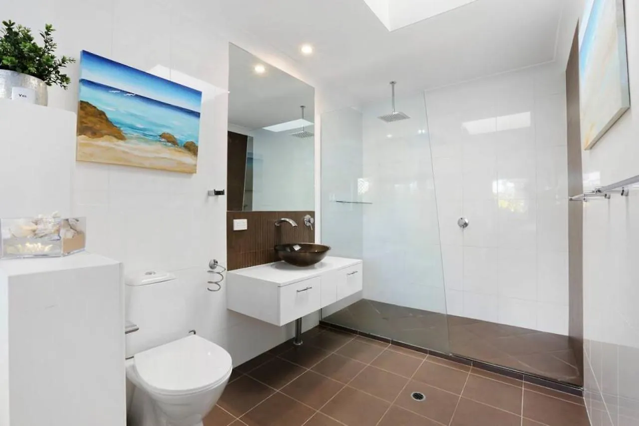 Tropical Suite Private Central Buddina Style Australie